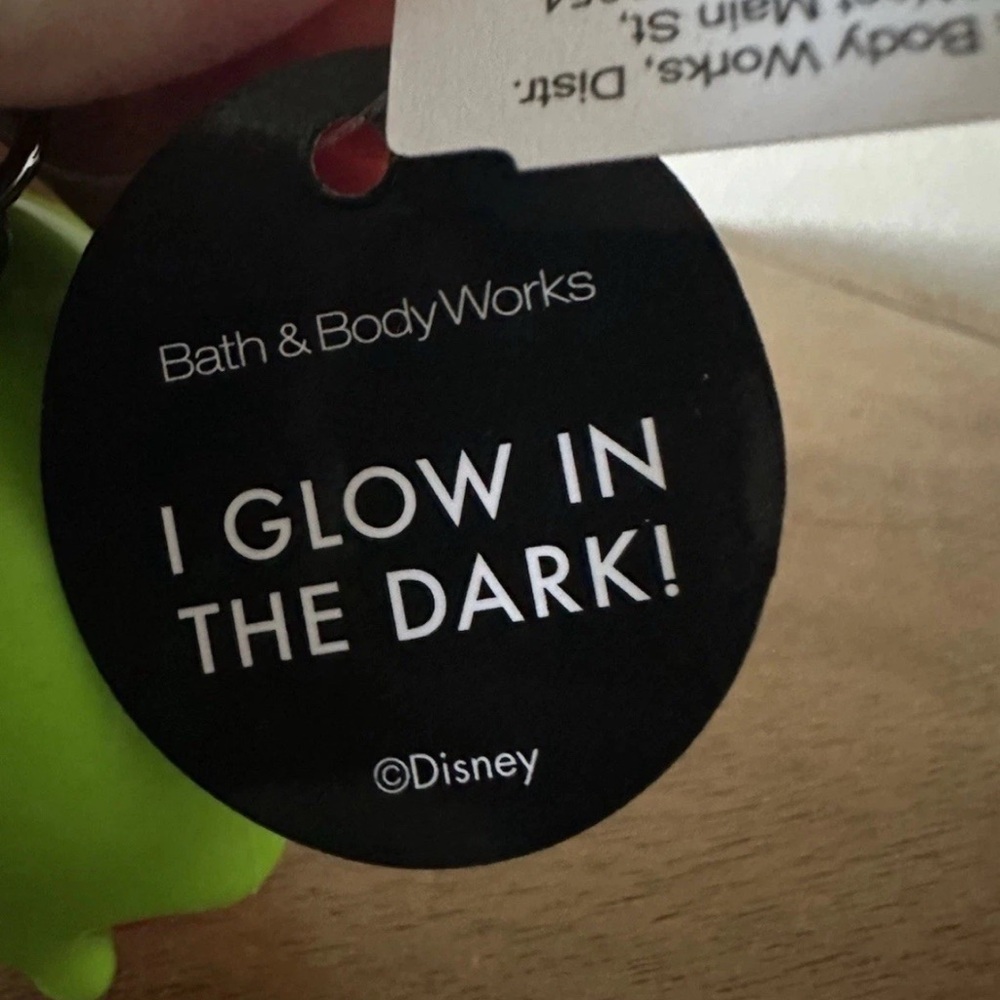 Evil Queen Glow In The Dark Poison Apple PocketBac Holder - Picture 3 of 3